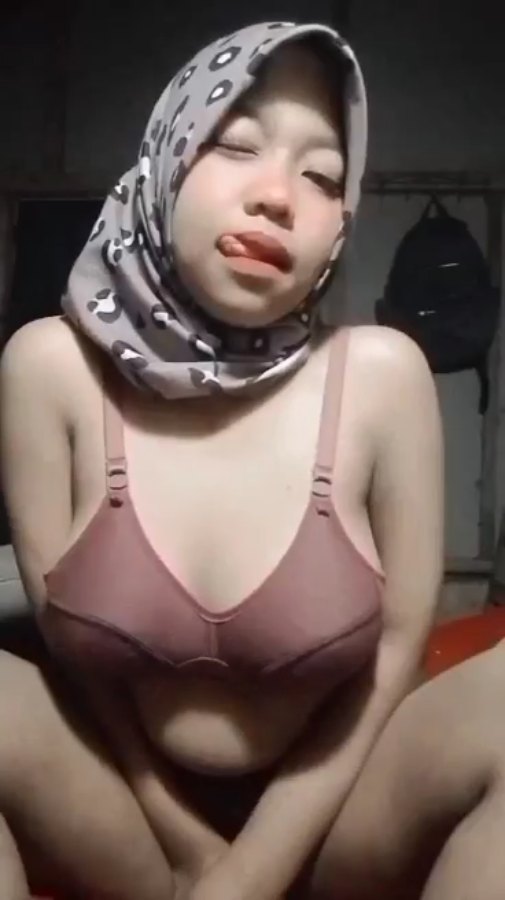 ukthy cantik asetnya mulus ekpresinya bikin nagih banget minta diewe