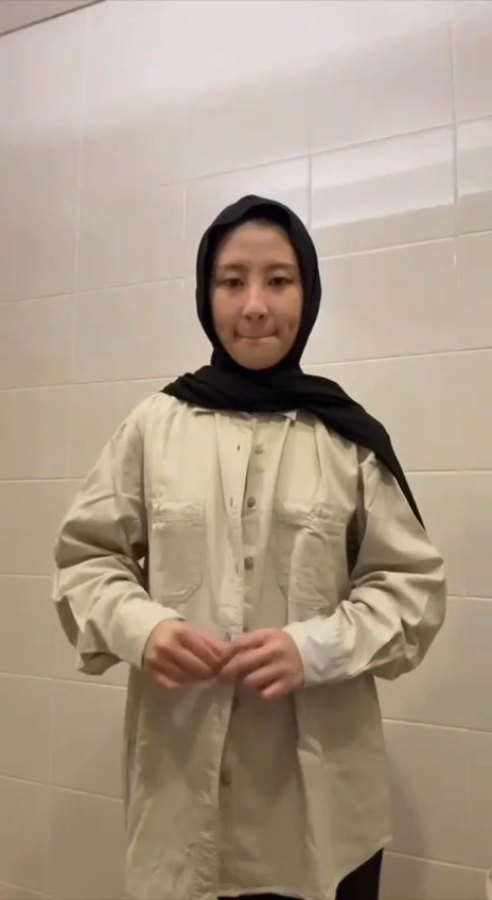 ukthy hijab reiviewin badan buat daftar jadi host live padahal polos banget