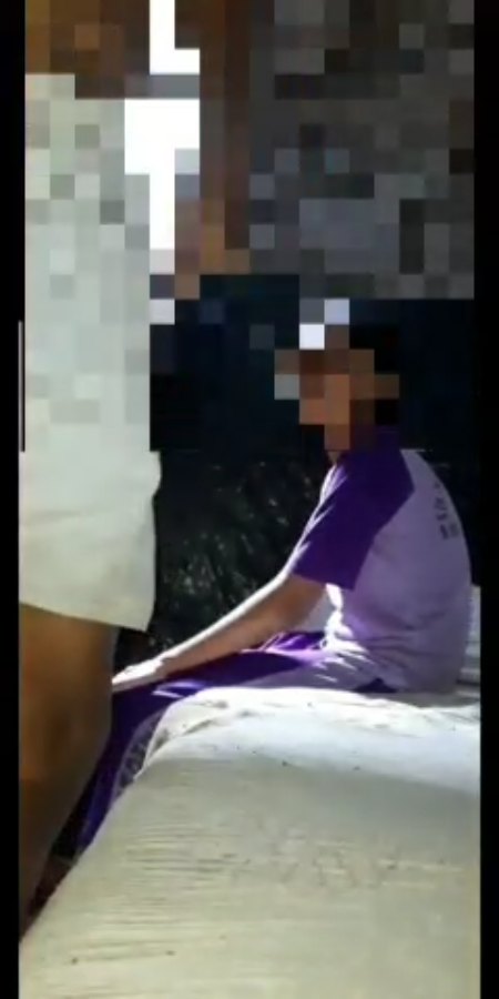 ayah tiri bejat masih esdeh udah dimasukin sampe mentok gitu