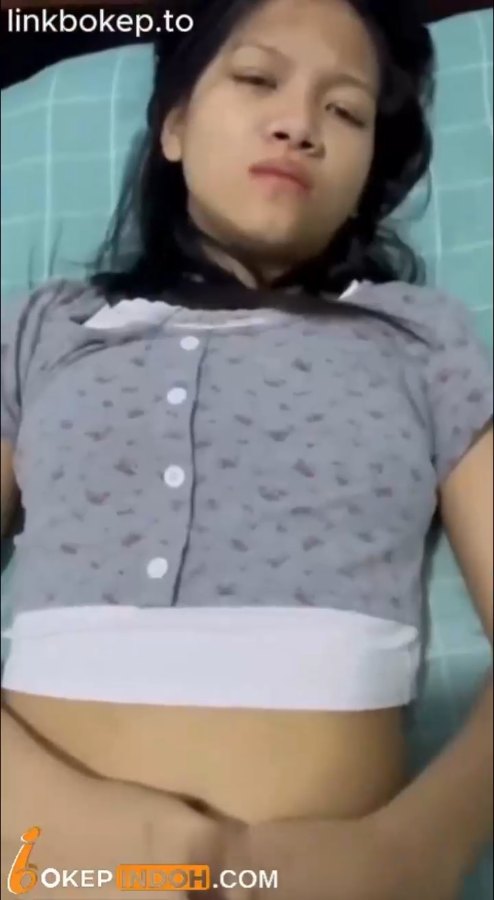 bejat banget kelakuan ayah perkaos anak tirinya yang cantik dan masih polos gatau apa apa