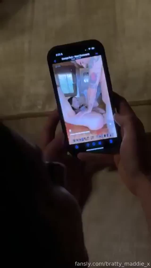 adek tiri sambil nonton vid malah keterusan diewe