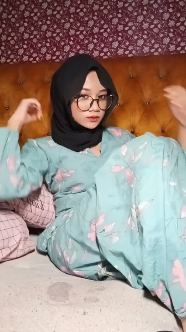 ukthy sangean dikira polos ternyata suka omek