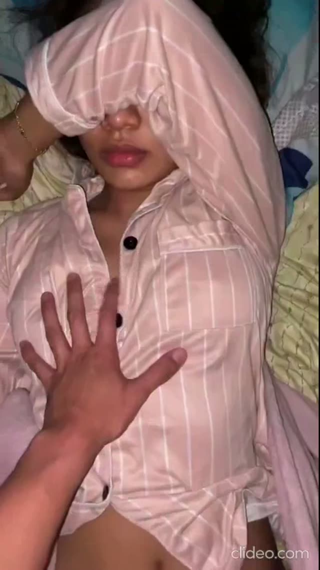 adek tiri lagi bobok malah digituin abang mana ganti pake baju dinas