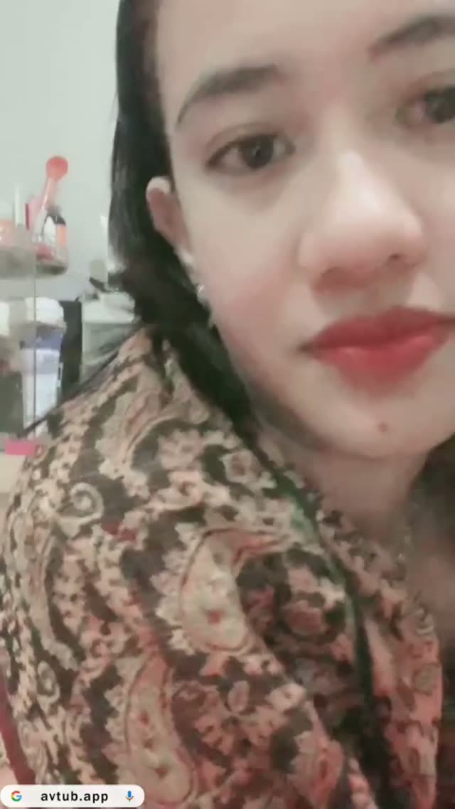 tante lagi nyari target brondong yan bisa muasin