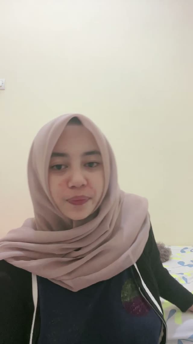 ukthy jilbab cantik lagi live ttnya besar banget