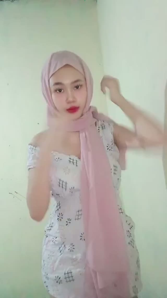 ukthy hijab cantik penggoda nafsu bikin sagne kalau di lihat