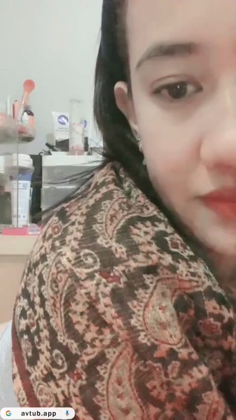 tante mulus live sambil pamerin badan bohaynya