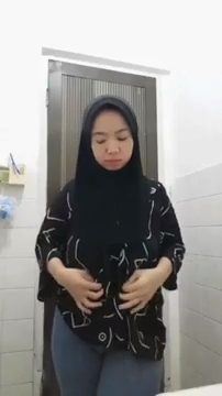 Ukhti tobrut sedang mandi