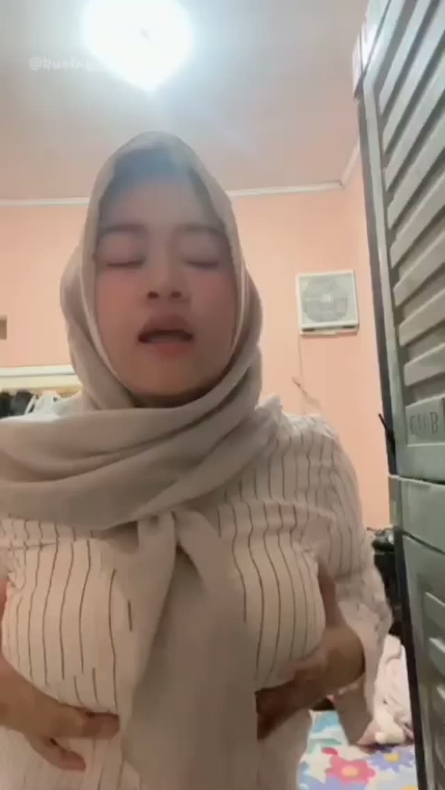 ukthy cantik tobrut bikin ga tahan sama ekpresinya 