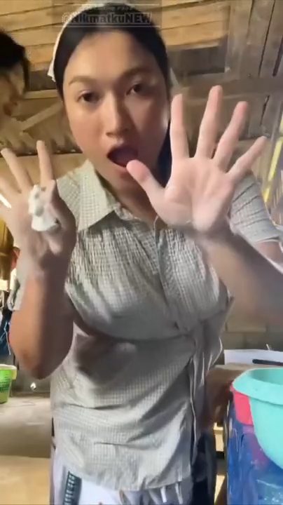 diajakin main sama ibu tiri sampe crot di dalam