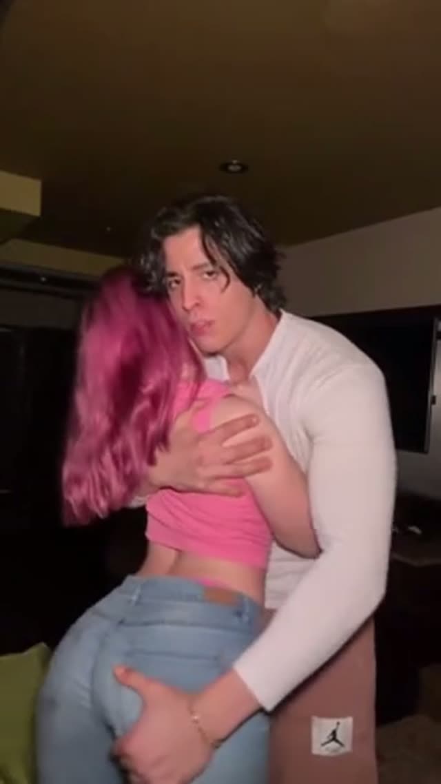 bokep luar ngewe brutal sama ayang baju pink sampe puas